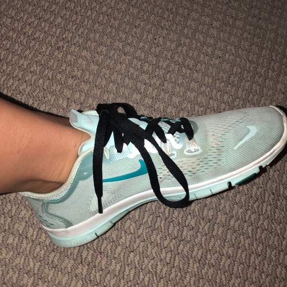 nike tennis shoes! - Picture 2 of 2